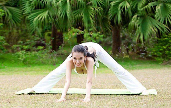 圖為瑜伽教母性感寫真。