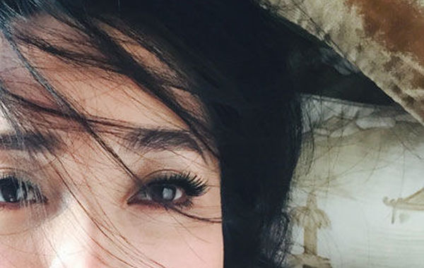 蔣勤勤吊帶美照。