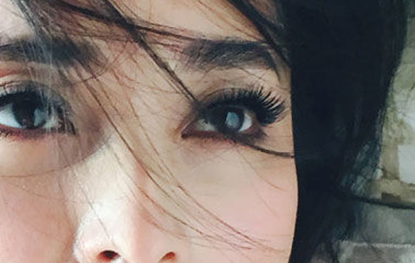 蔣勤勤吊帶美照。