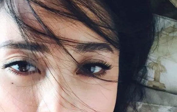 蔣勤勤吊帶美照。