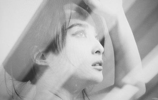 蔣勤勤吊帶美照。