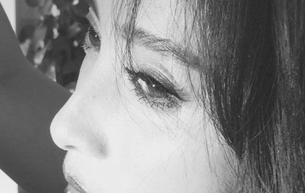 蔣勤勤吊帶美照。