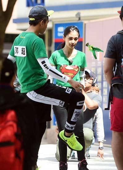 “跑男”真的很拼！baby朋友圈曬后背紅腫照