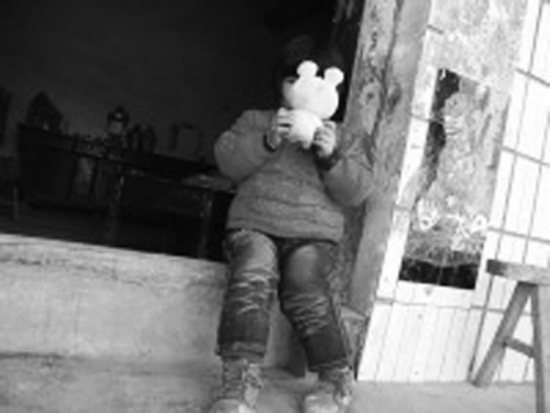 對(duì)自己的怪病，依依懵然無(wú)知。