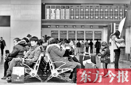 昨日，受天氣影響，多趟途經(jīng)和到達(dá)鄭州的高鐵晚點