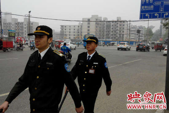 每天，老王的工作就是在火車站附近巡邏