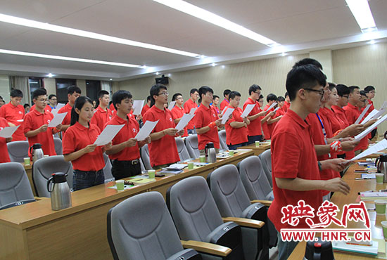 學員們齊聲高唱《愚公之歌》