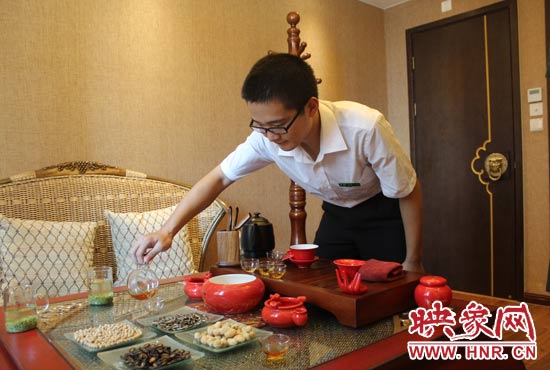 能泡好一杯茶，是李克勤今年夏天最大的收獲。