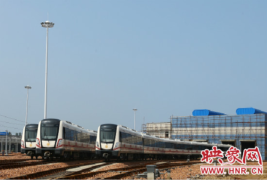 選擇地鐵出行，已經(jīng)是不少鄭州市民的首選