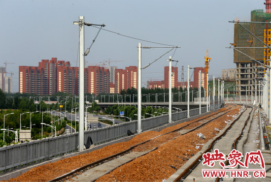 現(xiàn)代化的城際鐵路為日新月異的城市發(fā)展帶來了新的活力。