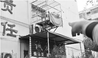 發(fā)生矛盾的一二樓鄰居，喇叭就安裝在二樓窗口。