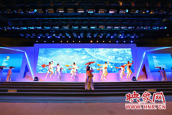 現(xiàn)場表演。