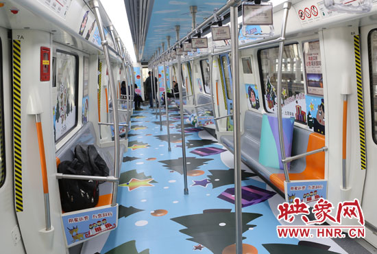 在活動進(jìn)行過程中，乘客還可發(fā)揮創(chuàng)意，編寫與車廂主題小動物相關(guān)的小故事。