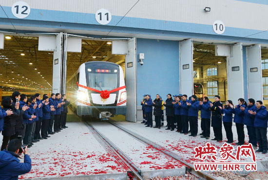 2013年12月28日鄭州地鐵第一班車發(fā)車。