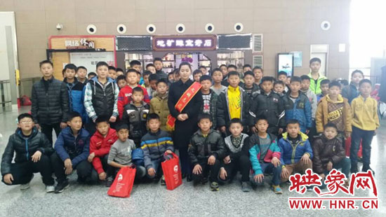 在沒有家長的陪同下，這些孩子將獨自踏上回家的路。