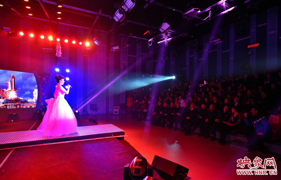 詩歌朗誦會現(xiàn)場。