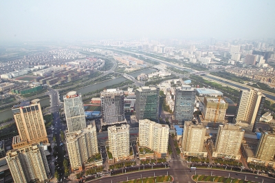 不少網(wǎng)友認(rèn)為，不動(dòng)產(chǎn)統(tǒng)一登記會(huì)使房?jī)r(jià)下跌。