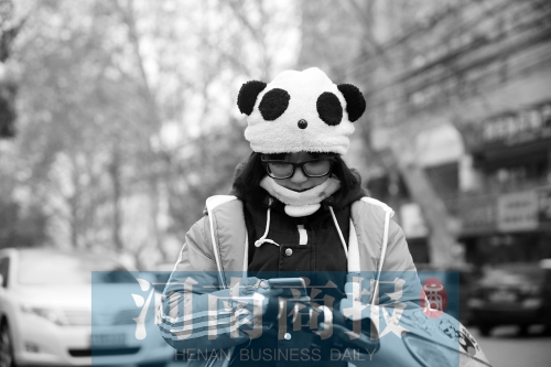 氣溫降了下來，不少人出行都裝備整齊