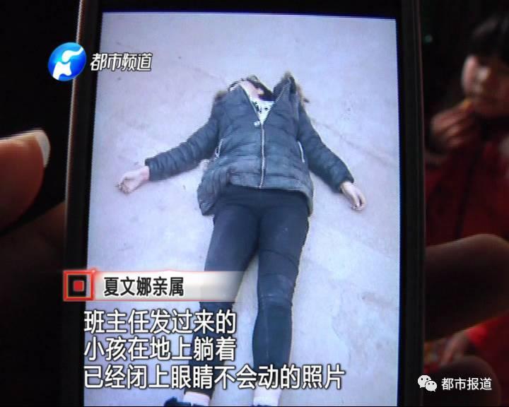 得知孩子沒(méi)去上學(xué)，家人擔(dān)心孩子發(fā)生意外，于是趕快報(bào)了警。讓人沒(méi)想到的是，剛報(bào)完警，家人收到了老師發(fā)來(lái)的照片。