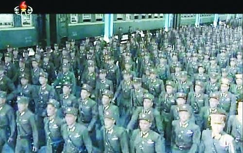 約2萬名朝鮮朝鮮人民軍基層軍官近日陸續(xù)抵達(dá)平壤，準(zhǔn)備出席軍方大會。