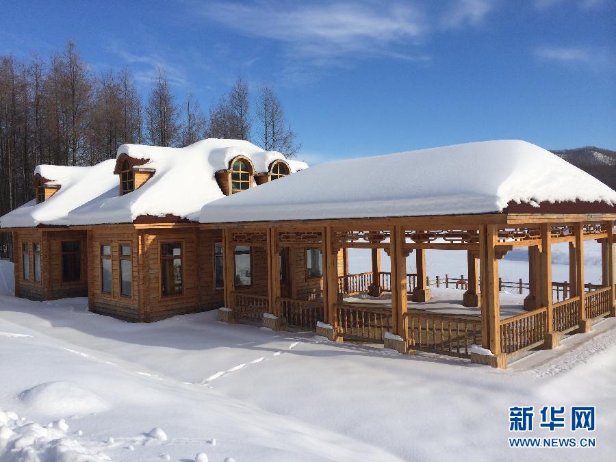 圖為穗豐園里的實木亭子（2013年12月8日攝）。