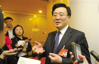 昨日，在十四屆人大二次會議順義代表團全團審議后，北京市人大代表、北京市常務副市長李士祥接受記者提問。新京報記者 浦峰 攝