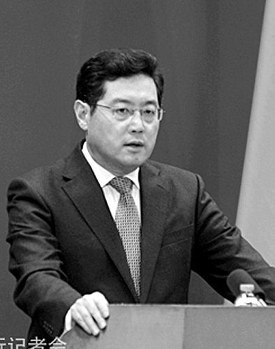 23日，秦剛在外交部例行記者會(huì)上。