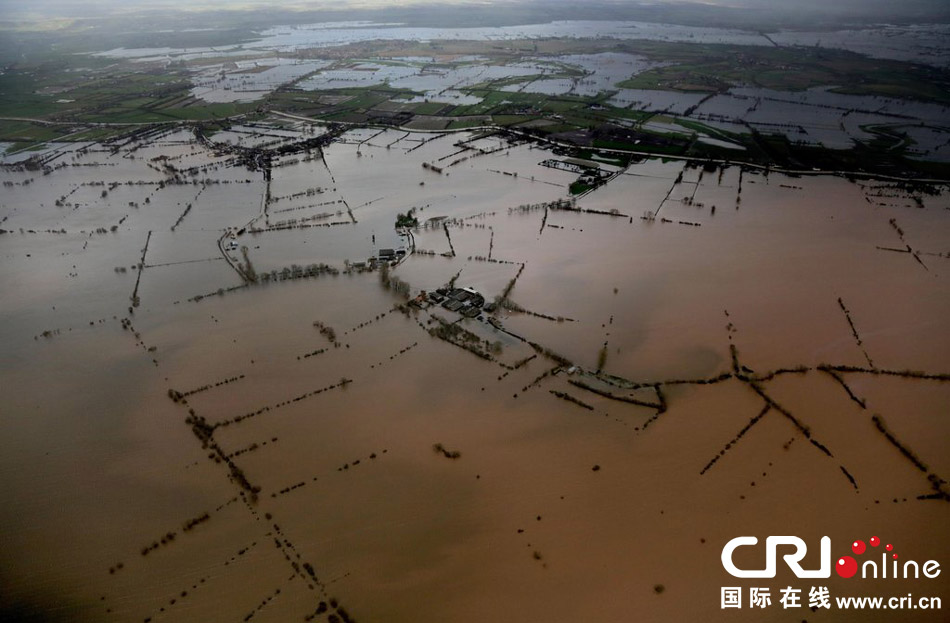 航拍英國(guó)薩默塞特郡遭洪水襲擊區(qū)域