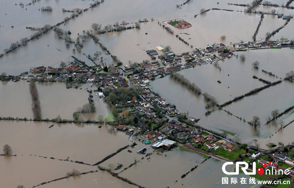 航拍英國(guó)薩默塞特郡遭洪水襲擊區(qū)域