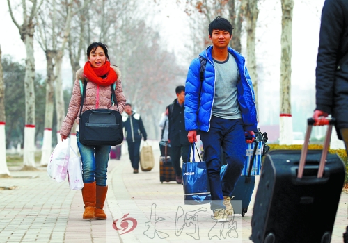 走進(jìn)熟悉的校園，看到熟悉的笑臉，就這樣懷揣著自信和目標(biāo)，迎接明天靠近下一站。