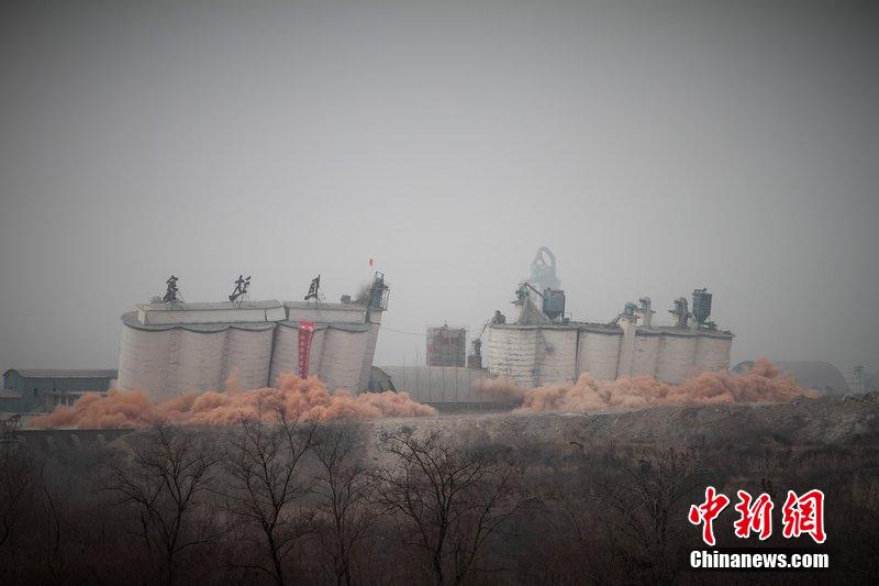 　2014年2月17日，石家莊市再次啟動(dòng)壓減水泥過剩產(chǎn)能、治理大氣污染水泥企業(yè)集中爆破拆除行動(dòng)。