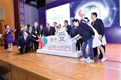 3月19日，中國首個(gè)器官捐獻(xiàn)志愿者登記網(wǎng)站（www.savelife.org.cn）正式啟動，器官捐