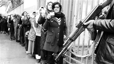 4月5日，阿富汗總統(tǒng)大選投票工作進行