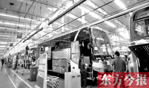 隨著能源和環(huán)保的壓力加大，跟隨國家的產(chǎn)業(yè)風(fēng)向標(biāo)，河南汽車產(chǎn)業(yè)也大力發(fā)展電動汽車，力求“彎道超車”。