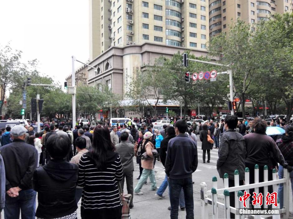 自治區(qū)和烏魯木齊市有關(guān)部門迅速處置，傷員已全部送往醫(yī)院救治。