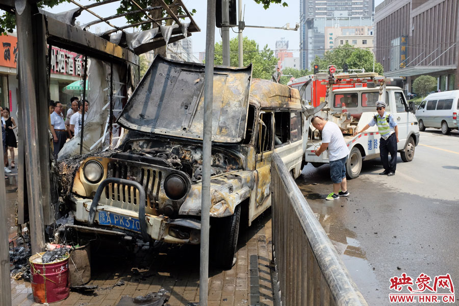 吉普車燒毀嚴(yán)重，基本報(bào)廢。