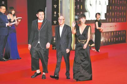 　　《勝利》劇組走紅毯，只可惜黃海波未能參加。