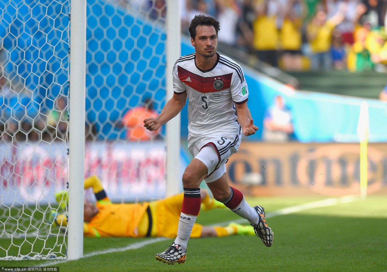 胡梅爾斯慶祝進(jìn)球