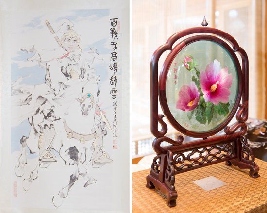 　當?shù)貢r間2014年7月4日，中國國家主席習近平向韓國總統(tǒng)樸槿惠贈送的趙云畫像（左）和木槿花玻璃工藝