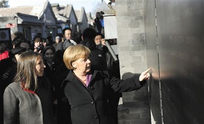 2012年2月2日，北京，默克爾來到南鑼鼓巷游覽。