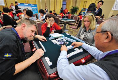 2012年10月28日，重慶，“第三屆世界麻將錦標(biāo)賽”拉開戰(zhàn)幕，不少國(guó)外選手前來參賽。