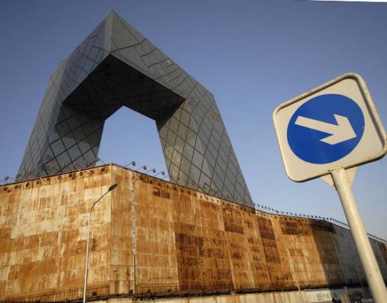 中央電視臺進入多事之秋，多名工作人員相繼被調查，公眾聲望一度下滑。