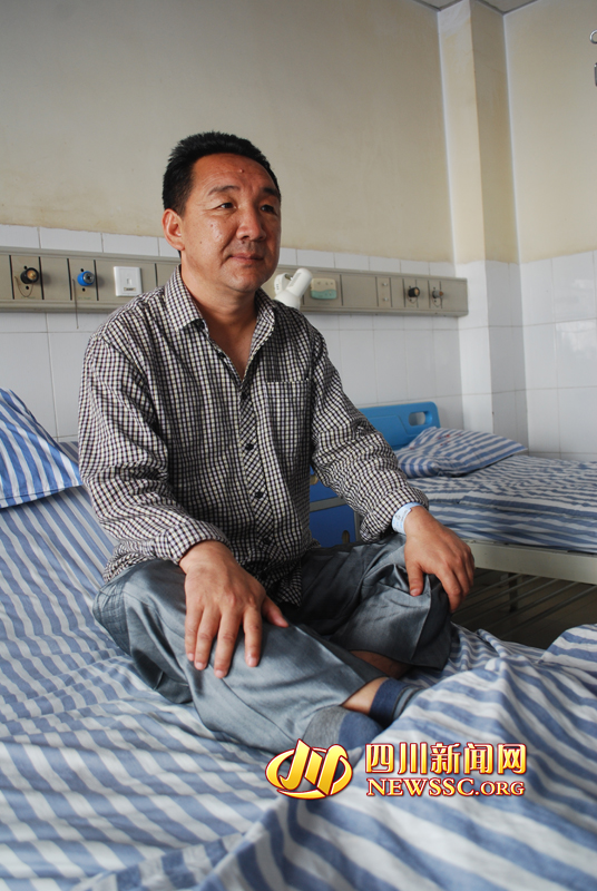 病床上的馬建華，羅本平攝。