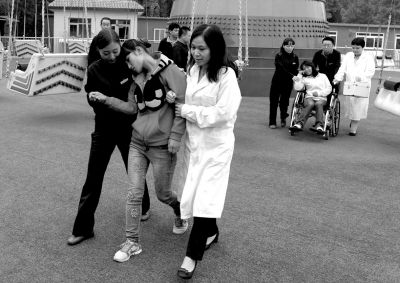 朝陽公園開展大型游樂設施應急演練。