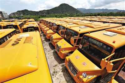 8月28日，浙江溫嶺，擱置農(nóng)村近1年的校車。