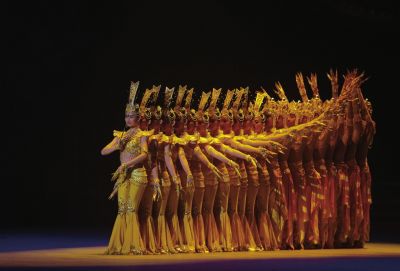 在歡迎晚宴上，上演經(jīng)典節(jié)目千手觀音。新華社發(fā)