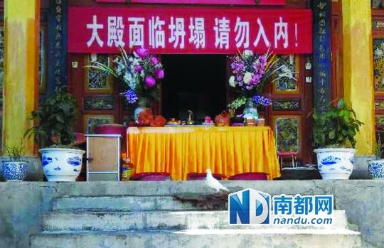 　照光寺在致歉微博中稱，該寺位于蒼山之上，年久失修，且沒有防火通道。