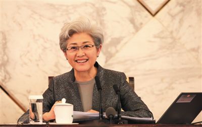 3月4日，十二屆全國(guó)人大三次會(huì)議在人民大會(huì)堂舉行新聞發(fā)布會(huì)，大會(huì)發(fā)言人傅瑩回答中外記者的提問(wèn)。
