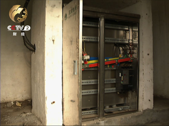 記者隨機(jī)查看了一些井房都有不同程度的損壞 記者隨機(jī)查看了一些井房都有不同程度的損壞