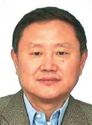 胡奉憲 現(xiàn)年60歲，外逃前任四川韻律實(shí)業(yè)發(fā)展公司總經(jīng)理、董事長(zhǎng)，2009年11月逃往美國(guó)或澳大利亞。